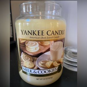 Yankee Candle: Brand new, 22oz “Milk & Cookies"